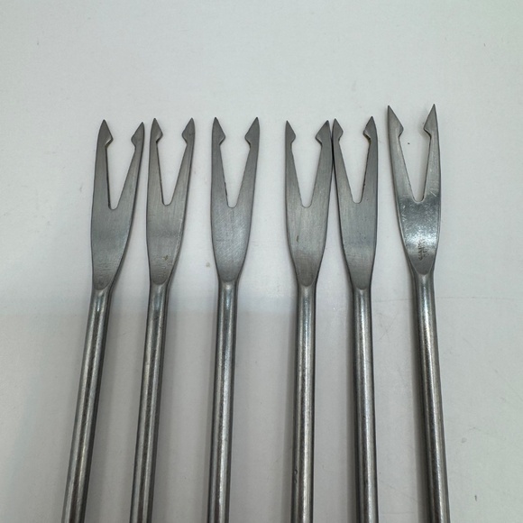 Oneida Stainless Steel Teak Wood Handled Fondue Forks with Gaming Dice Numerals. - Picture 7 of 7